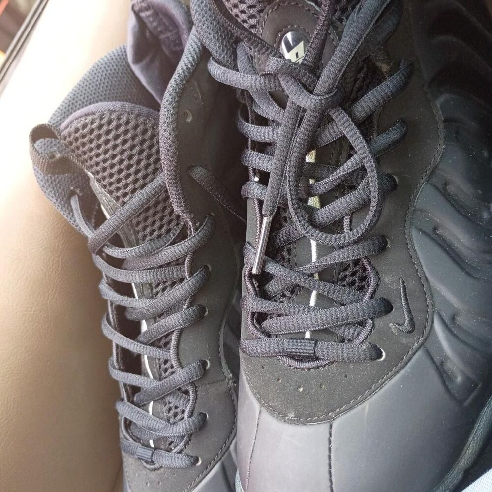 Nike Men's Black and Navy Trainers